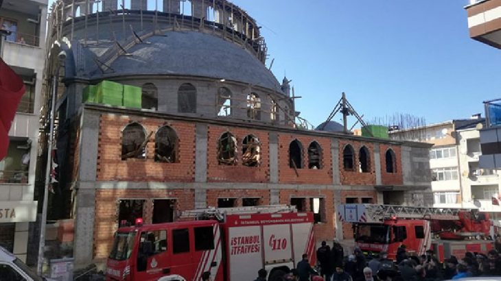 Sultangazi'de inşaat halindeki caminin kubbesi çöktü