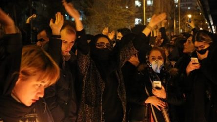 Tahran'da hükümet karşıtı protesto eylemleri başladı