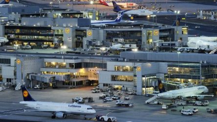 Almanya'da 350'den fazla uçuş iptal edildi