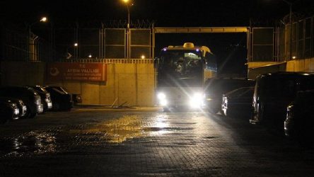 Sığınmacılar otobüslerle gönderilmeye başlandı