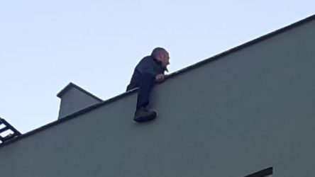 İşsiz yurttaş çatıda intihara kalkıştı