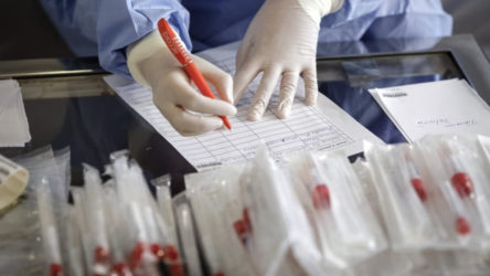 İzmir Tabip Odası: İzmir’de 357 sağlık çalışanının testi pozitif