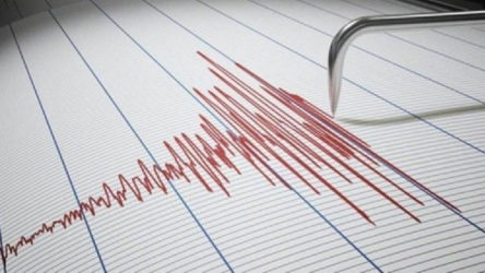 Endonezya'da 7,3 büyüklüğünde deprem meydana geldi