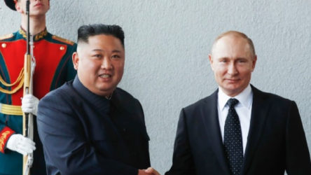 Putin'den Kim Jong-Un'a madalya