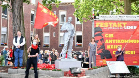 Almanya'da Lenin heykeli dikildi