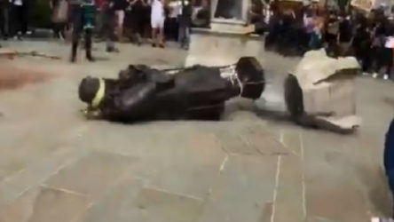 VİDEO | İngiltere'de protestolar: Köle tüccarı Colston'un heykeli yıkıldı