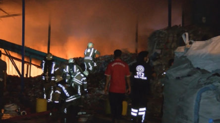 Ümraniye'de katı atık toplama merkezinde yangın