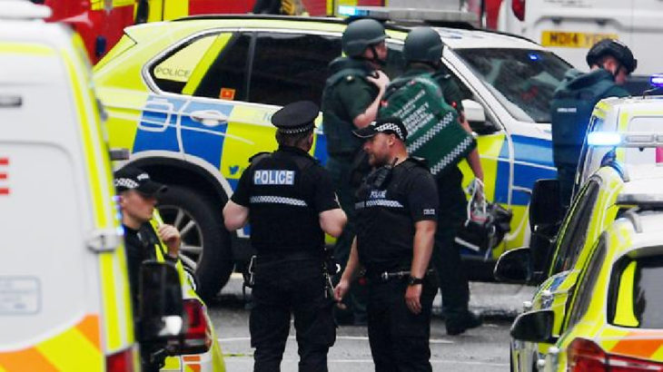 Glasgow'da 6 kişiyi bıçaklayan saldırgan vurularak öldürüldü