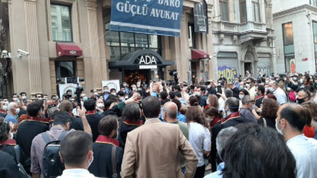 İstanbul Barosu önünde “Feyzioğlu istifa” sloganları