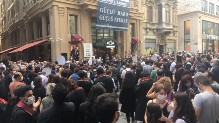 İstanbul Barosu'ndan 'Savunma Mitingi' çağrısı: Hukuksuzluğun yasa gücüyle meşrulaştırılmasına izin veremeyiz