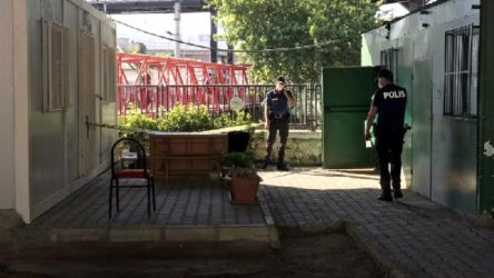 İzmir Konak'ta metro üst geçidi altında ceset bulundu
