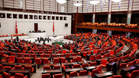 'Paralel baro' düzenlemesini içeren kanun teklifi AKP ve MHP oylarıyla kabul edildi