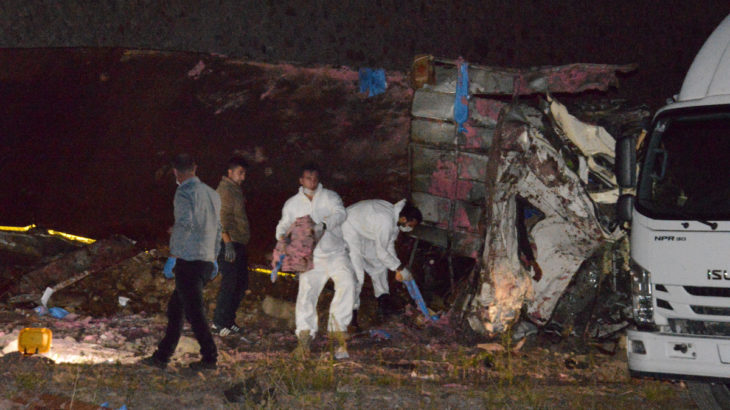 Erzurum'da dinamit yüklü kamyon devrildi: 2 kişi hayatını kaybetti