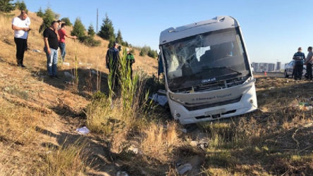 ASELSAN personelini taşıyan minibüs kaza yaptı: Ölü ve yaralılar var