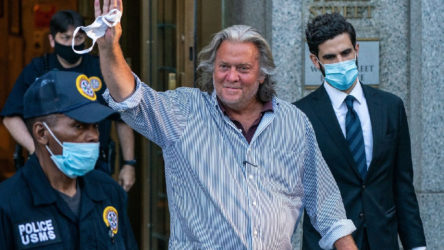 Trump’ın eski başdanışmanı Bannon 5 milyon dolar kefelatle serbest