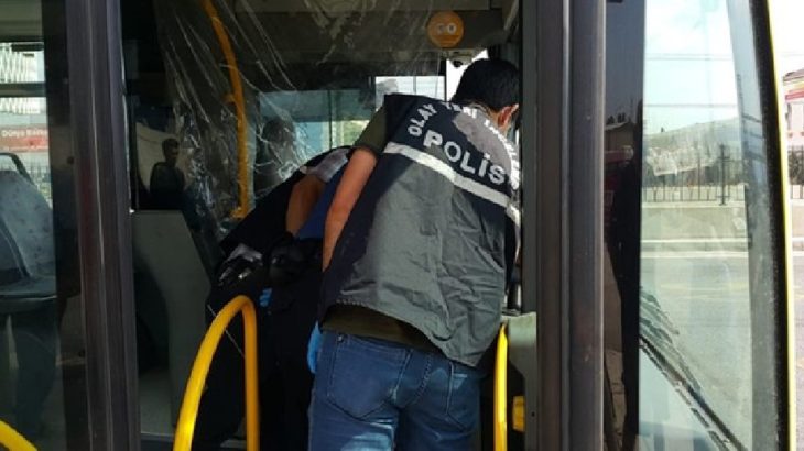 Halk otobüsü şoförü yolcuyu bıçakladı