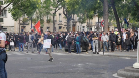 Fransa'da 'Sarı Yelekliler' yeniden sokaklarda: 200'den fazla gözaltı