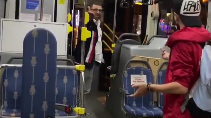 VİDEO | İstanbul'da maskesiz otobüs şoförü bisikletiyle binmek isteyen kadını araçtan atmaya kalktı