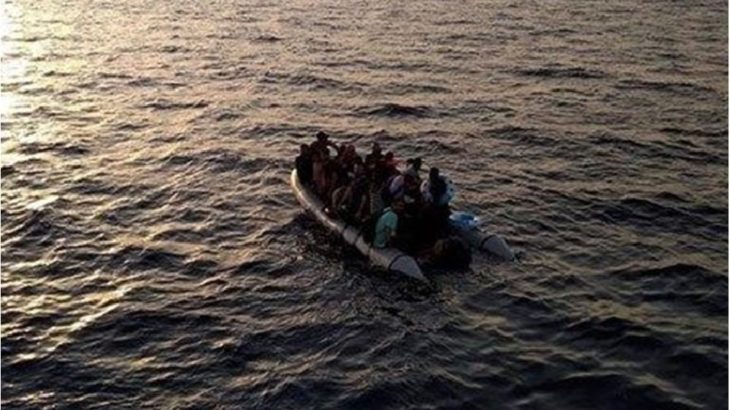 Libya açıklarında göçmenleri taşıyan tekne battı: 43 ölü