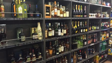 Kütahya Valiliği: Alkol satışı kısıtlaması 81 ilde olduğu gibi ilimizde de uygulanmaya devam etmektedir
