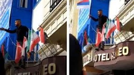 Cihatçılar, Fransa bayrağı yerine Rusya bayrağını indirdi