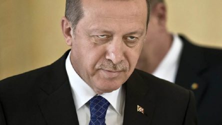 AKP'li Cumhurbaşkanı Erdoğan: Şahsıma edilen her hakaret Türkiye Cumhuriyeti vatandaşlarının tamamını hedef almaktadır