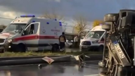 Başakşehir'de servis devrildi: 14 işçi yaralandı