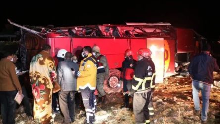 Urfa'da otobüs şarampole devrildi: 32 yaralı