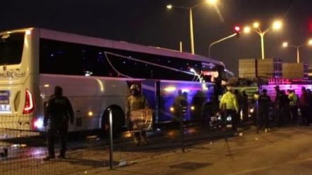 Uşak'ta yolcu otobüsü ve TIR çarpıştı