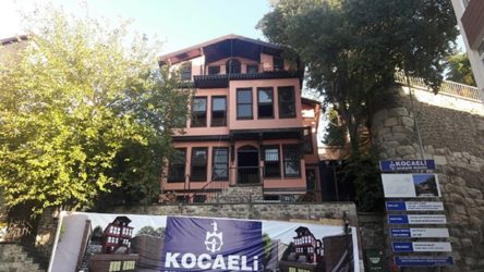 AKP'li belediye restore ettiği tarihi köşkü Ensar Vakfı'na tahsis etti