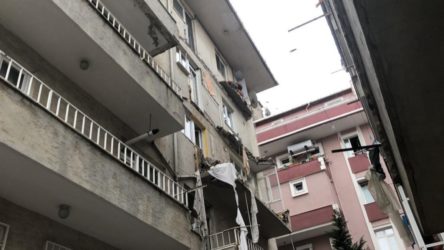Avcılar'da balkonları çöken bina ile ilgili kaymakamlıktan açıklama: 2 işçi yaralandı