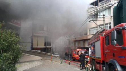 Bursa'da AVM deposunda yangın