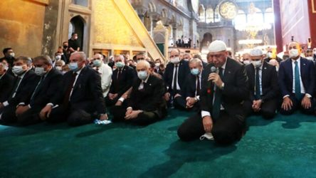 Erdoğan, Ayasofya'ya hat tablosu bağışladı