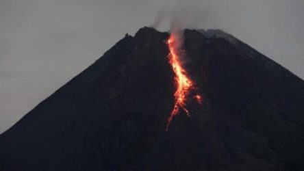 Endonezya'da yanardağ patlaması: Turuncu alarm verildi