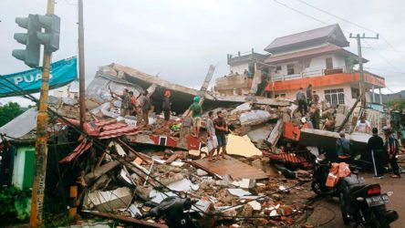 Endonezya'da deprem: En az 8 ölü, 637 yaralı