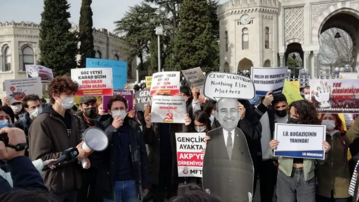 Beyazıt'ta abluka altında Boğaziçi ile dayanışma eylemi
