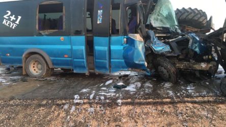 Batman’da işçileri taşıyan minibüs traktörle çarpıştı: 1'i ağır 15 yaralı
