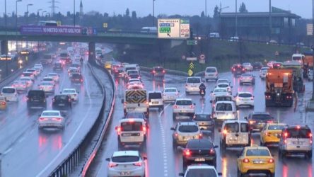 İstanbul'da kar şiddetini artırdı: Trafik yüzde 74