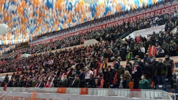 Erdoğan'ın salonları tıklım tıklım doldurduğu kongrelerin ardından AKP'den ilk pozitif vaka haberi geldi
