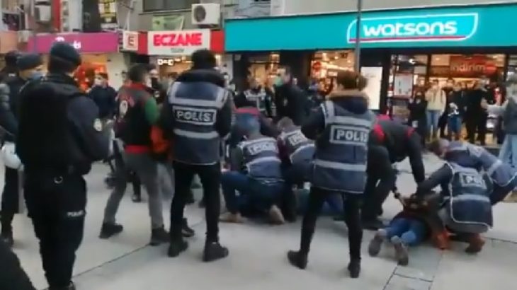İzmir'de Boğaziçi'ne destek eylemine polis saldırısı: Çok sayıda gözaltı