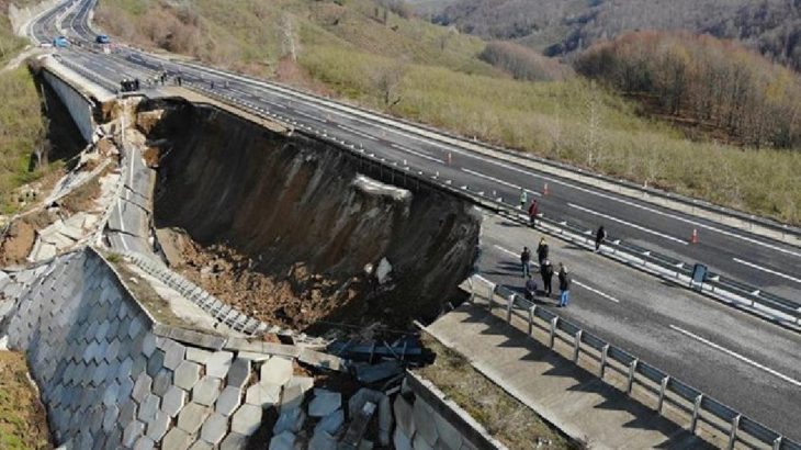 Düzce - Zonguldak karayolu çöktü!