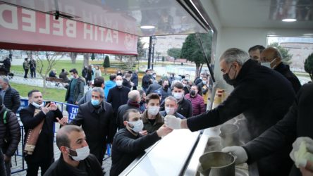 AKP'li yeni il başkanı Kabaktepe, Ayasofya'da namaz kıldı