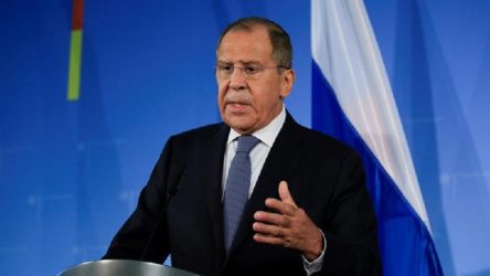 Lavrov: ABD, Zelenski'yi savaşmaya devam etmeye zorluyor