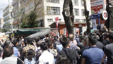 Ankara ve İzmir'de 1 Mayıs açıklamalarına polisten müdahale!