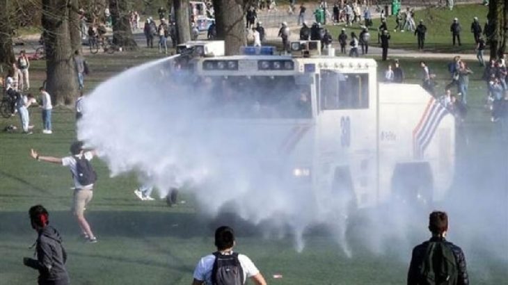 Brüksel'de 1 Nisan şakası gerçek oldu: Polis gaz ve tazyikli suyla müdahale etti