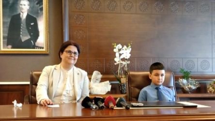 VİDEO | Yeni bakan Derya Yanık'ın 'oruç' şovu pes dedirtti!