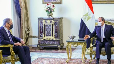Lavrov ve Sisi Kahire'de bir araya geldi