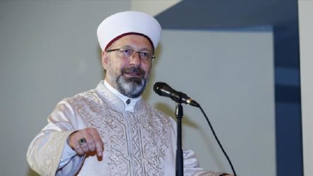 Ali Erbaş: Kapanma sürecinde camilerde namaz kılınmaya devam edilecek