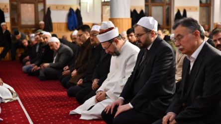 Diyanet İşleri Başkanı Ali Erbaş: Bayram namazı camilerde kılınacak