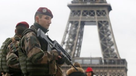 Fransa'da askerlerden 'islamcılık' vurgulu iç savaş bildirisi